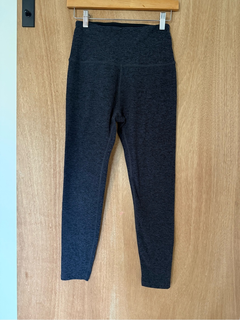 Beyond yoga heather gray leggings capri lounge soft yoga size M